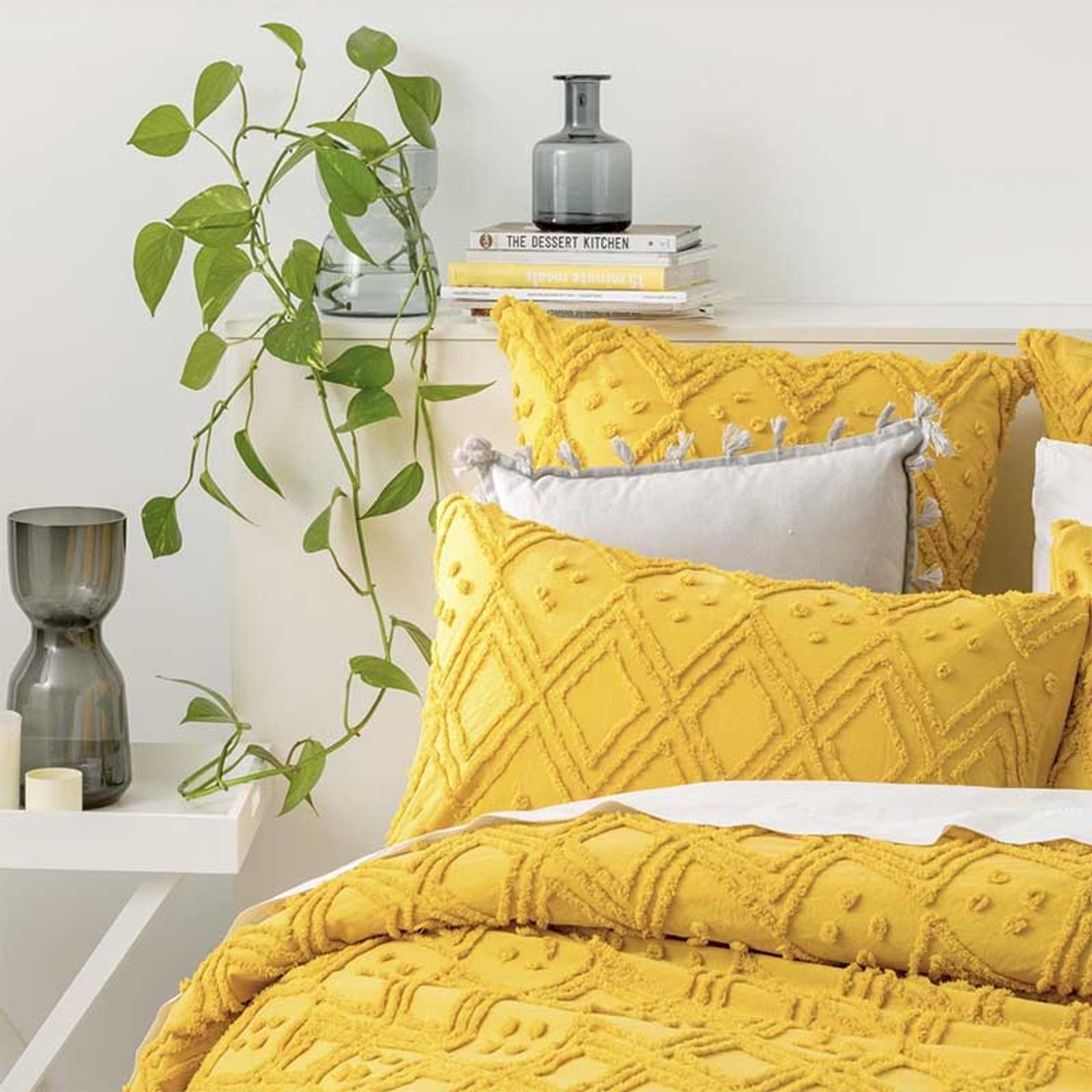 Park Avenue Medallion Cotton Vintage Washed Tufted Evergreen Coverlet