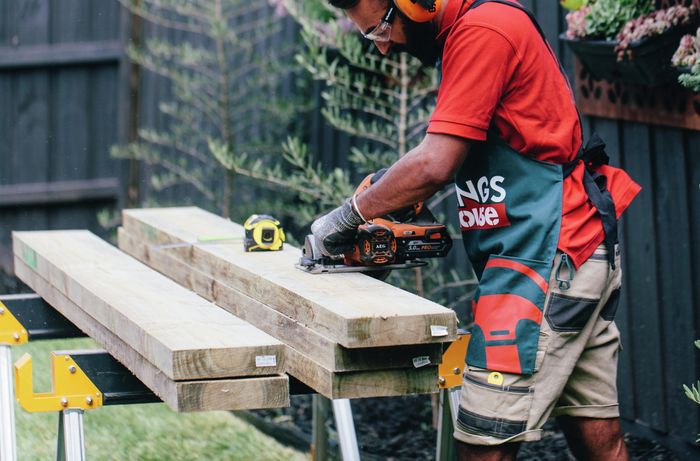 How To Build A Timber Retaining Wall - Bunnings Australia