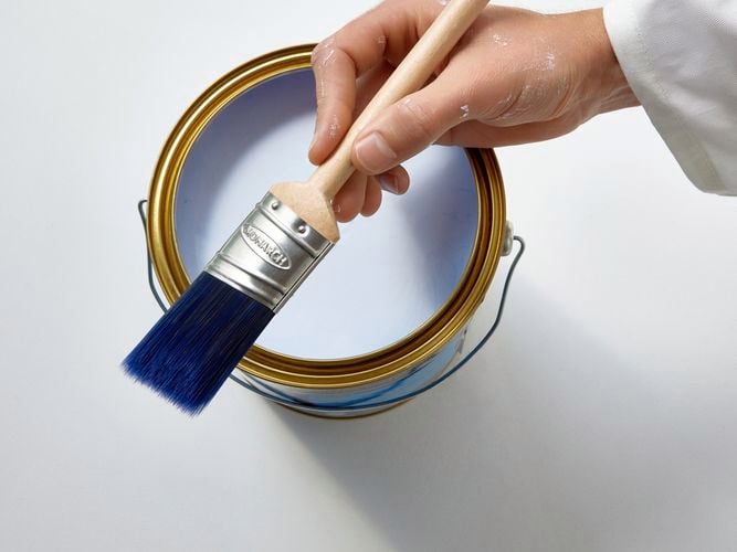 The oval angle brush gives a super fine finish.