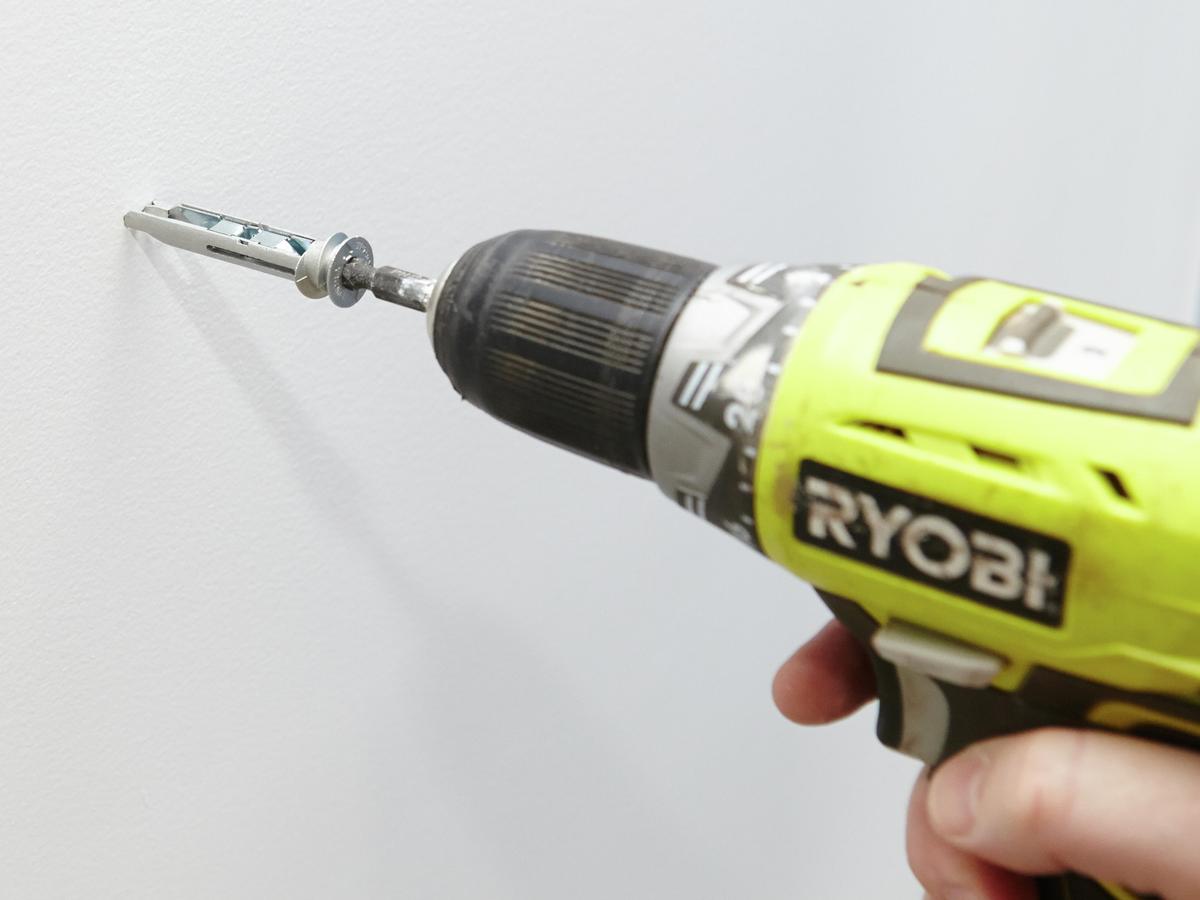 How To Install Wall Hooks - Bunnings Australia